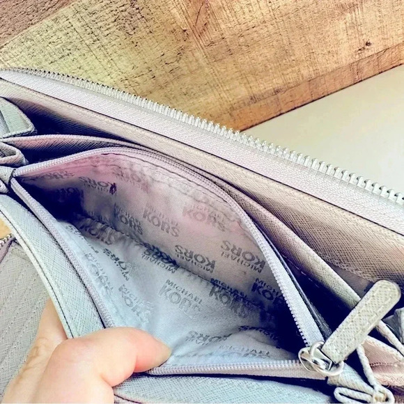 Michael Kors Cement Jet Set Pebble Leather Za Continental Wallet - Picture 11 of 11